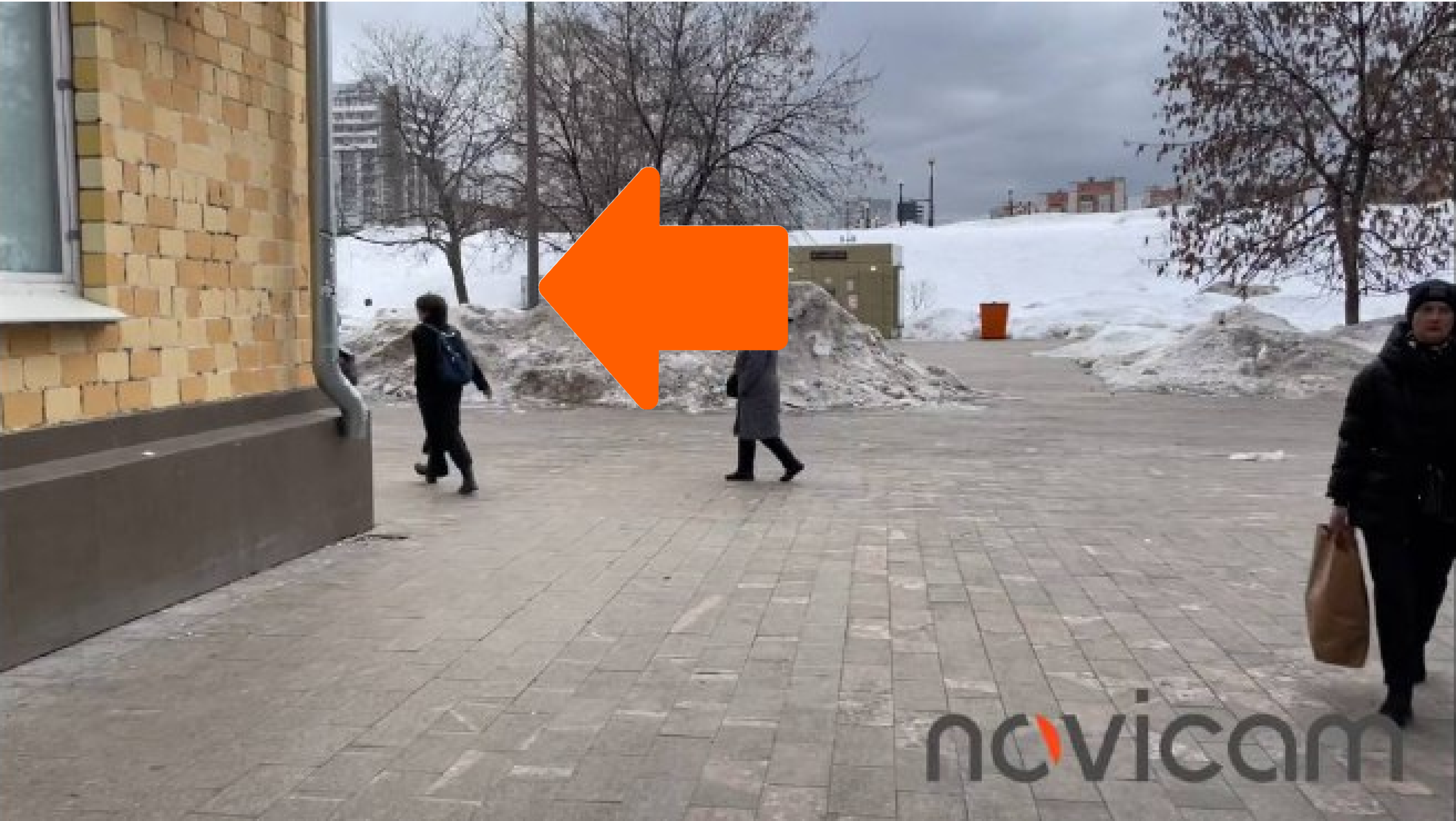 проход от метро